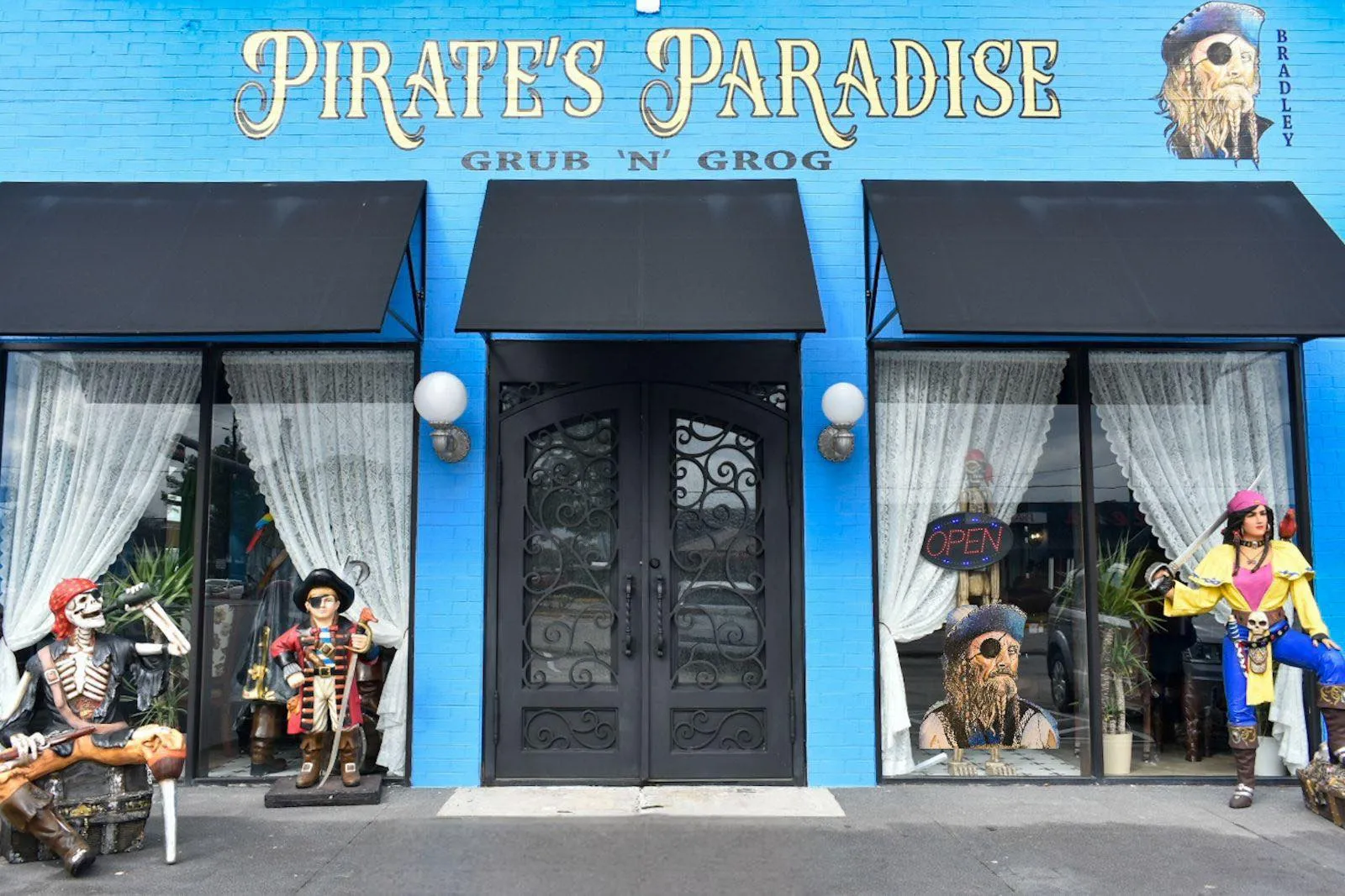 Pirate's Paradise storefornt